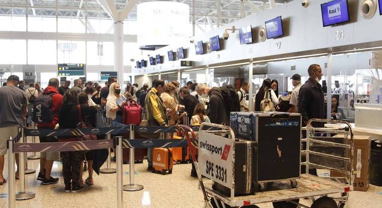 113 voos atrasam nos aeroportos de São Paulo por conta da greve da aviação