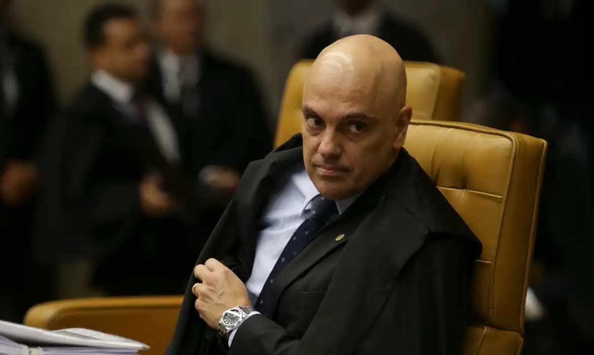 Alexandre de Moraes manda e X, antigo Twitter, é bloqueado no Brasil