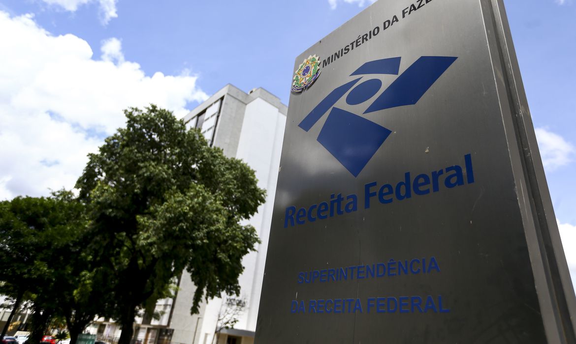 Receita credita valores de lote residual do Imposto de Renda  para 179.065 contribuintes