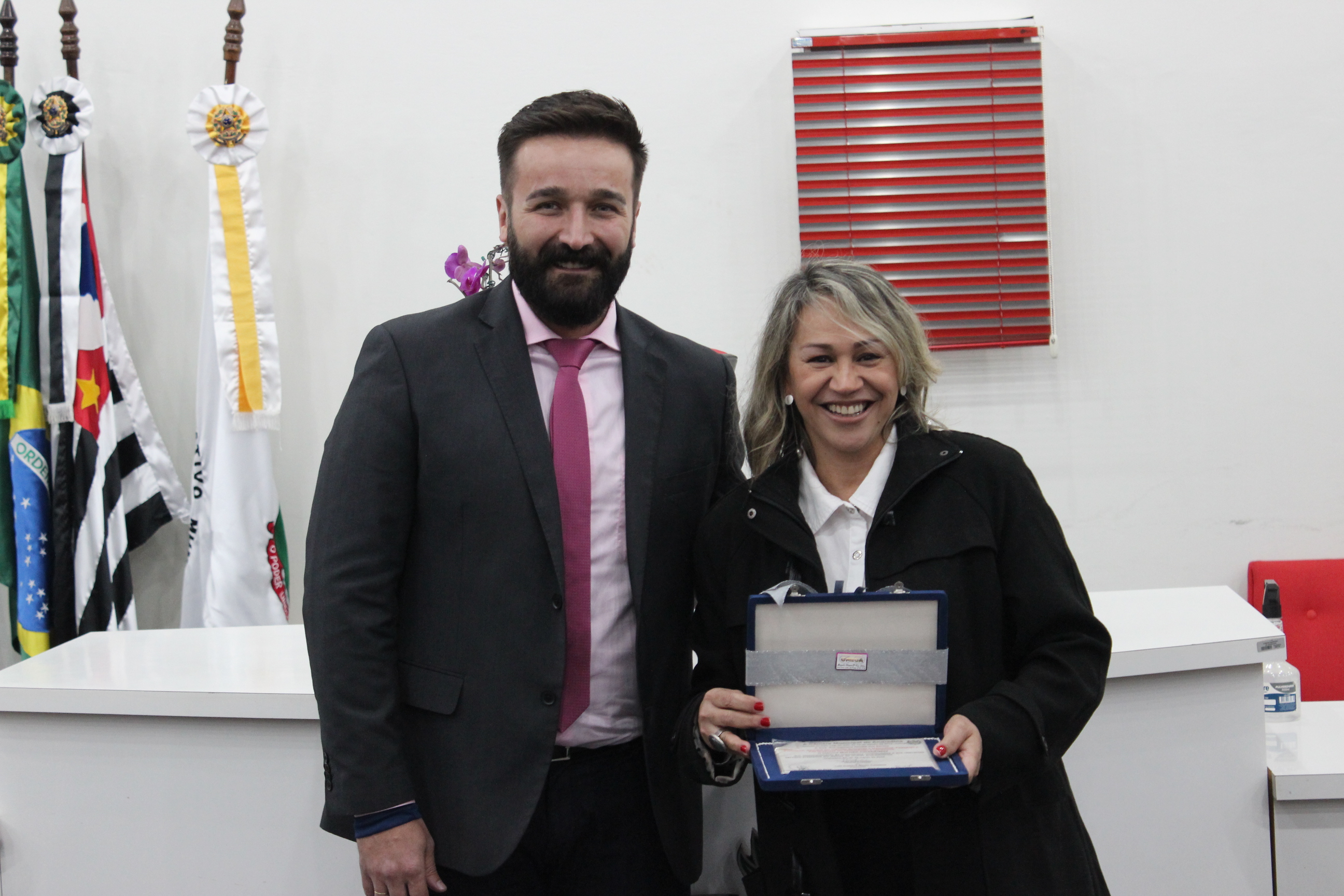 Lucilene Novais recebe Diploma de "Mulher Cidadã" do Vereador Hugo Zamboni