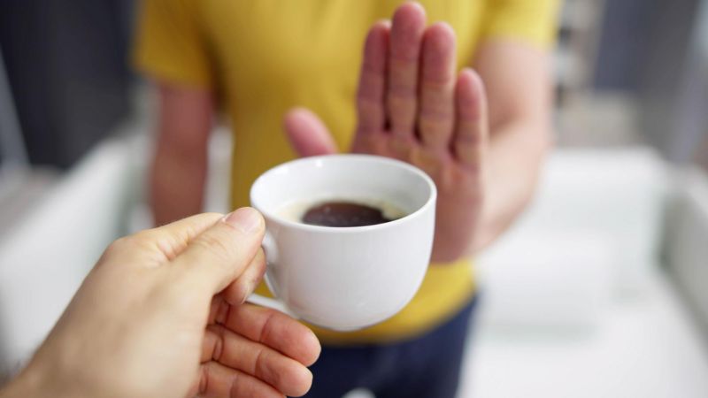 O que acontece com corpo quando se para de tomar café