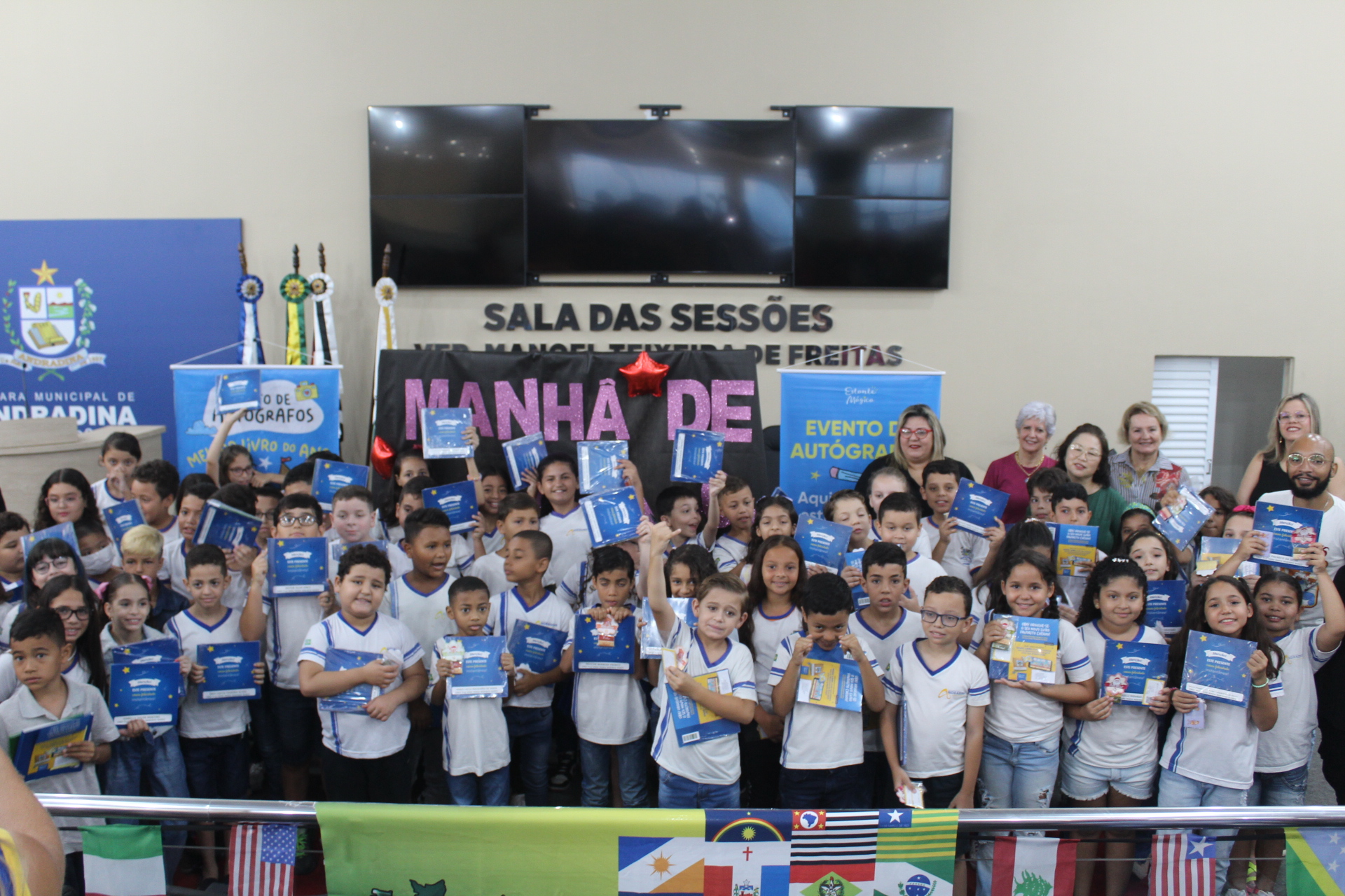 Manhã de autógrafo da escola Ana Maria movimenta Câmara de Andradina