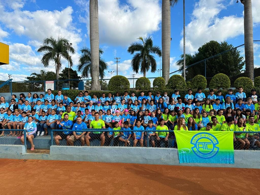 Festival de Natação Novos Talentos conta com grande público e muita alegria envolvida