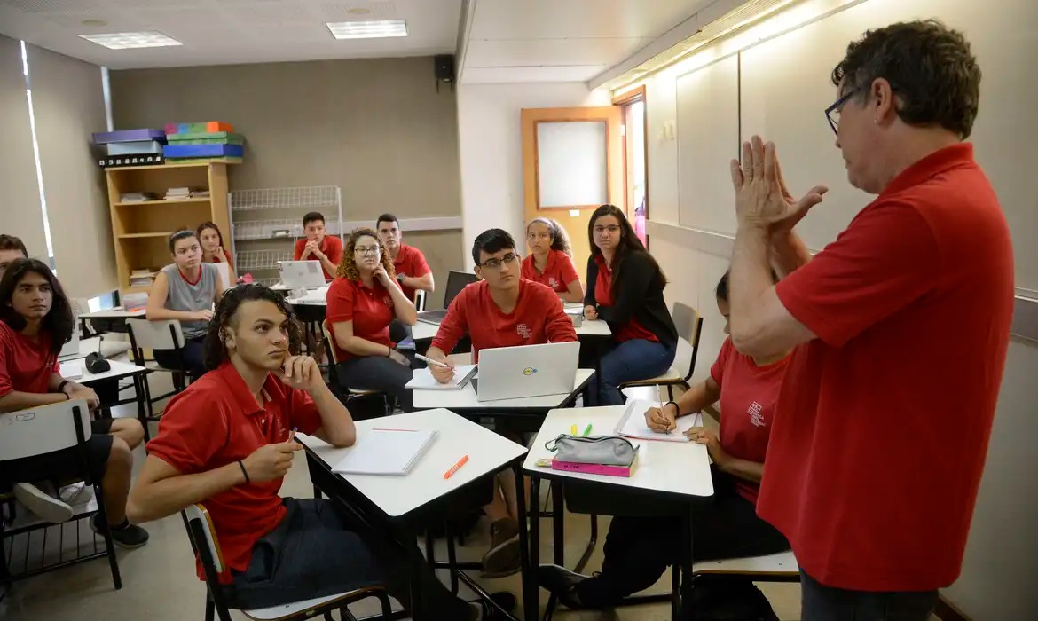 Pé-de-Meia: pagamento a estudantes começou nesta segunda-feira