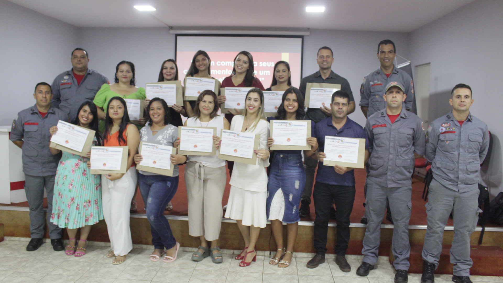 Corpo de Bombeiros entrega diplomas para participantes do curso de atendimento pré-hospitalar