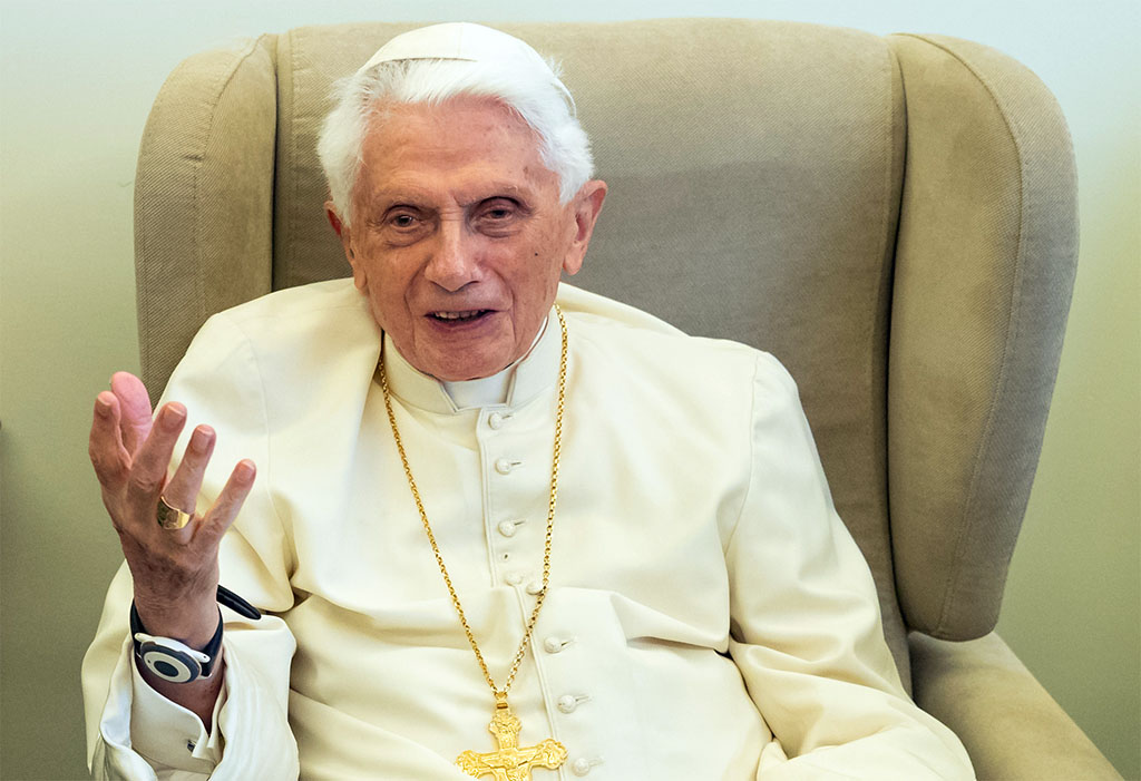 Bento XVI tem estado de saúde grave, mas continua lúcido