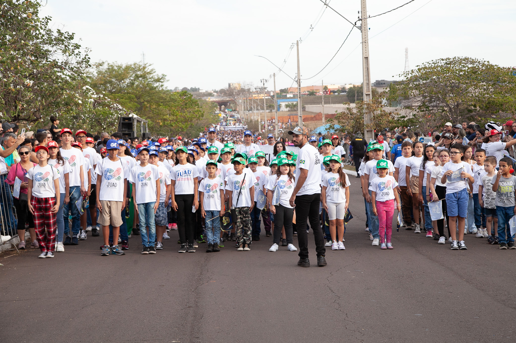 Andradina celebrou 87 anos com desfile, muita música e queima de fogos