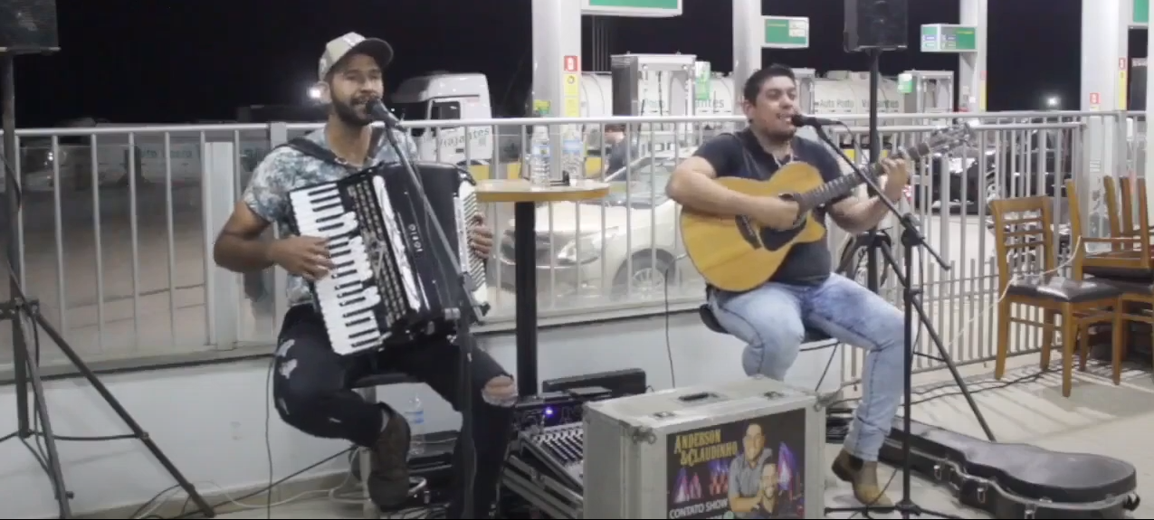 Auto Posto Viajantes faz homenagens e sorteia prêmios no dia do caminhoneiro