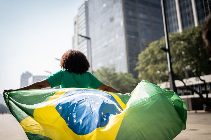 Pesquisa aponta que brasileiros são o quinto povo mais feliz do mundo