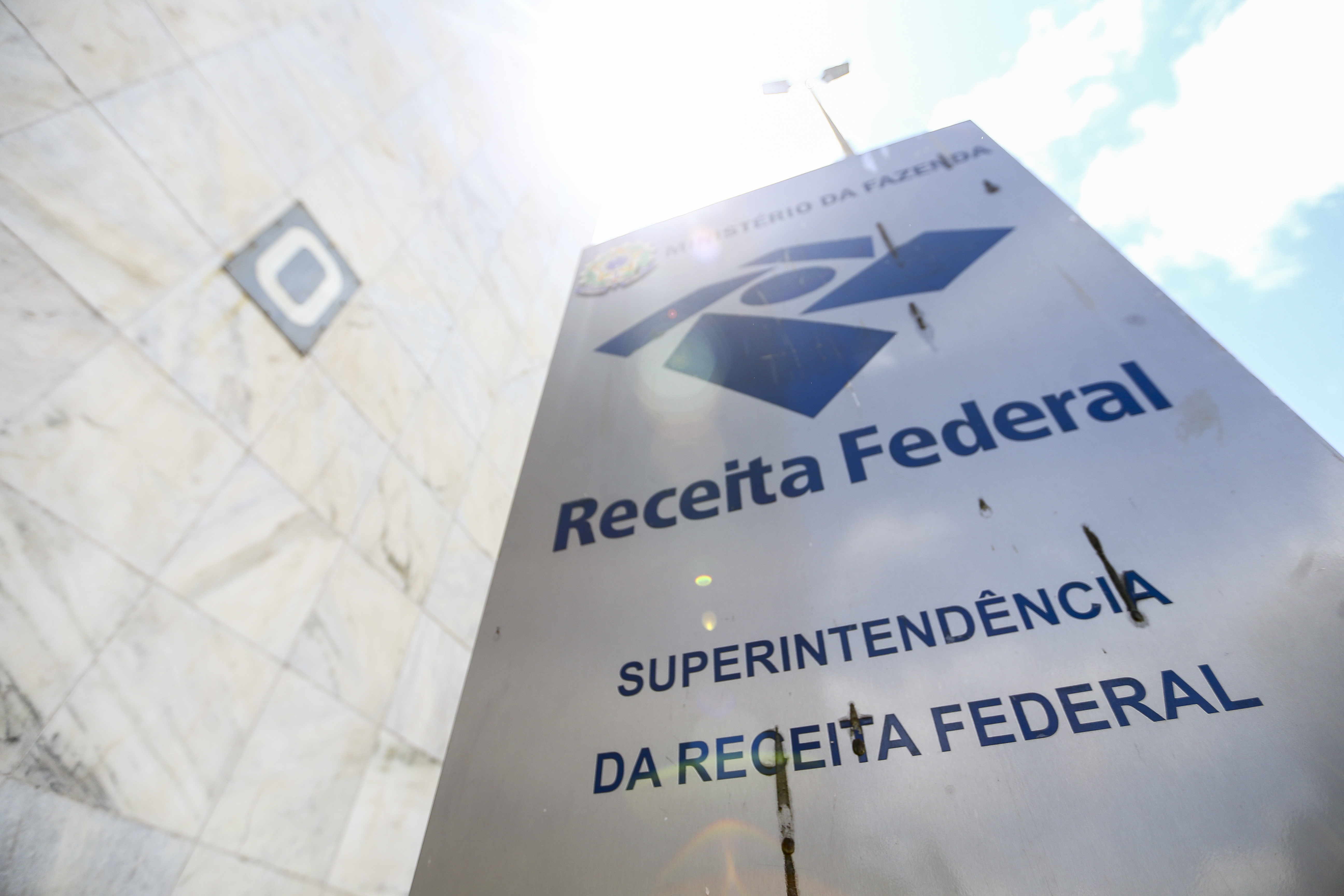 Receita Federal notifica mais de 1,8 milhão de pequenos negócios