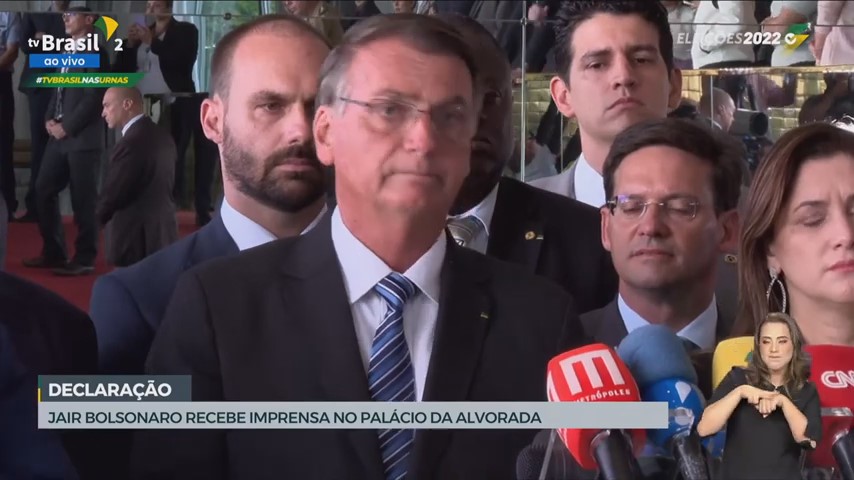 Bolsonaro faz pronunciamento e agradece os mais de 58 milhões de votos recebidos