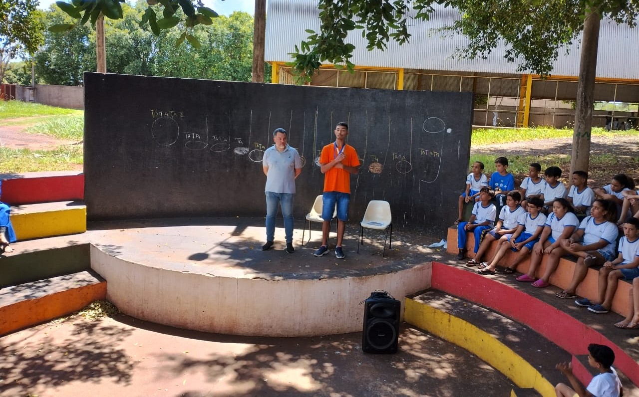 Medalhista de ouro e ex-aluno da escola Humberto Passarelli inspira estudantes com história de superação