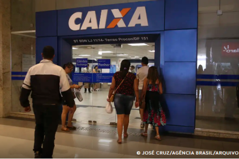 Caixa libera abono salarial para nascidos em maio e junho