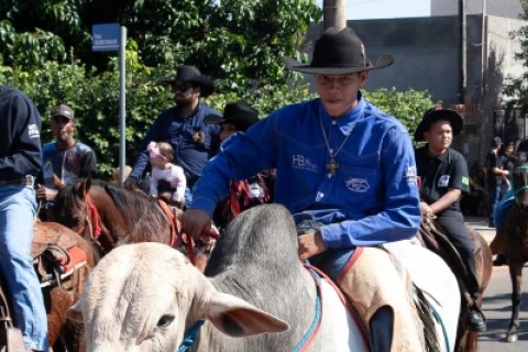 13ª Cavalgada Entre Amigos atraiu milhares ao recinto de exposições
