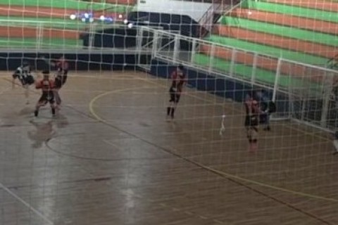 Athos marca 4 e Juventude vence na despedida do Futsal de Férias