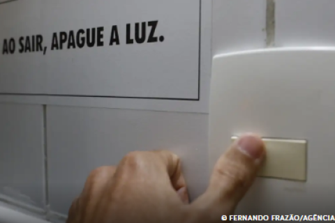 Conta de luz terá bandeira tarifária vermelha patamar 2 em agosto