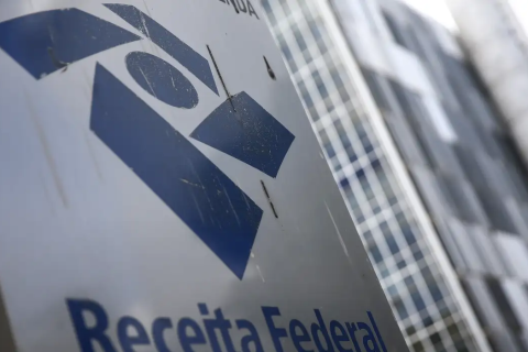 Receita paga nesta segunda último lote de restituição do IR 2026
