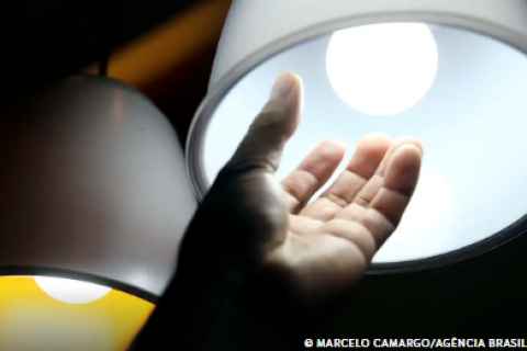Contas de luz permanecem com bandeira tarifária vermelha em julho
