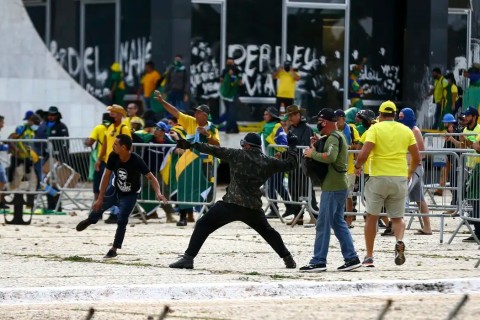 Para psicanalistas, ataque do 8/1 foi movido por revolução imaginária