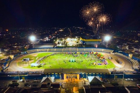 Andradina celebra 89 anos com desfile cívico militar no estádio municipal