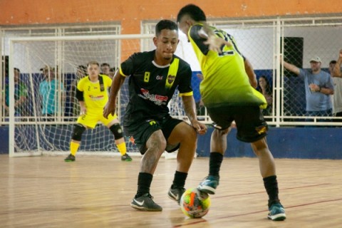 Estreia do Futsal de Férias tem ginásio lotado e vitórias de Santo Antônio e Donos da Bola