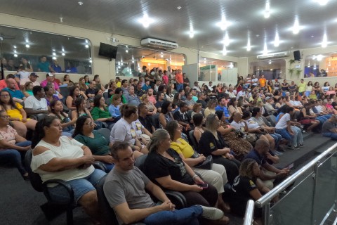 APAE reuni multidão na Câmara de Andradina em repúdio a decreto sobre fim das APAEs