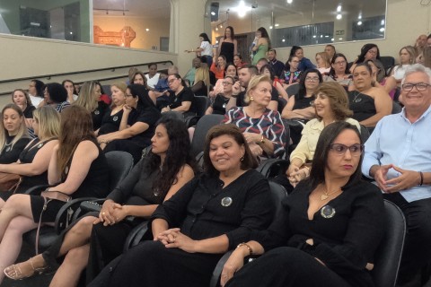 Moção de Aplausos para profissionais da educação proposta por Professor Klebinho é realizada na Câmara de Andradina