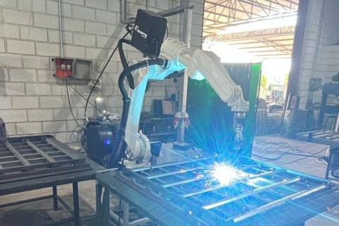 Garcia Equipamentos moderniza produção com aquisição de braço robótico de solda