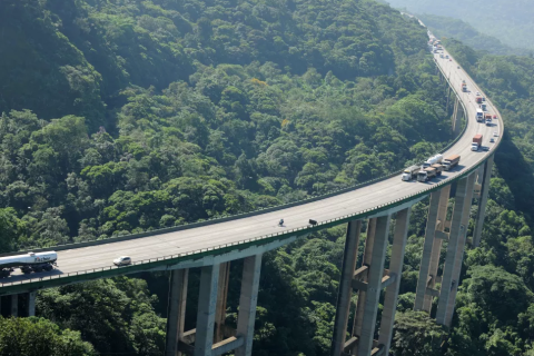 Feriado de Tiradentes deve levar quase 20 milhões de veículos às rodovias concedidas de São Paulo