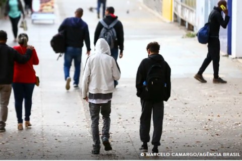 Sul e Sudeste começam semana com frio; alerta de seca no Centro-Oeste