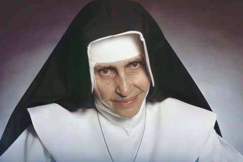 Santa Dulce dos Pobres, virgem, religiosa, primeira santa brasileira.