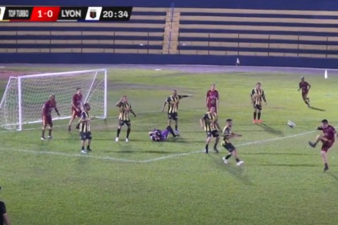 Lyon vence partida com confusão, expulsões e decisão de pênaltis e vai a semifinal do Bate Coração