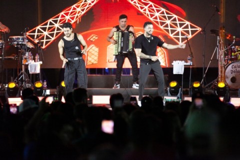 Praça Moura Andrade recebeu grande público para show da dupla Danilo e Davi