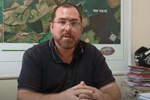 Secretário de Governo Ernestinho esclarece dúvidas sobre aquisição de moradias populares