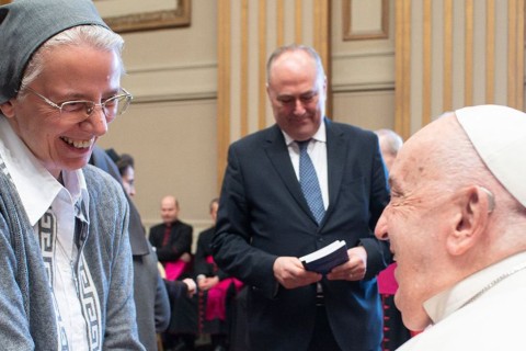 Nomeação histórica no Vaticano! Papa nomeia primeira mulher para gabinete chefe da Igreja