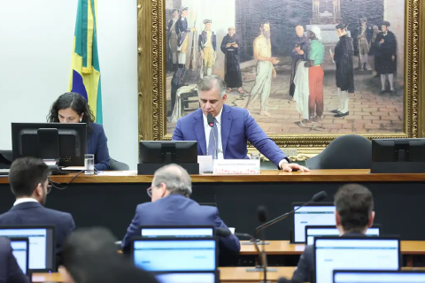 CCJ da Câmara aprova fim da aposentadoria como punição para juízes