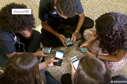 Volta às aulas sem celular: saiba como vai funcionar a nova lei