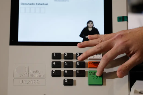 Campanha eleitoral nas ruas e propaganda virtual começou no domingo (16)